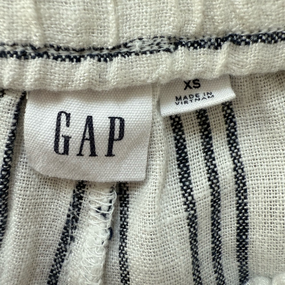 GAP High Waist Women's Shorts in Navy Blue and White Stripes - Picture 3 of 4